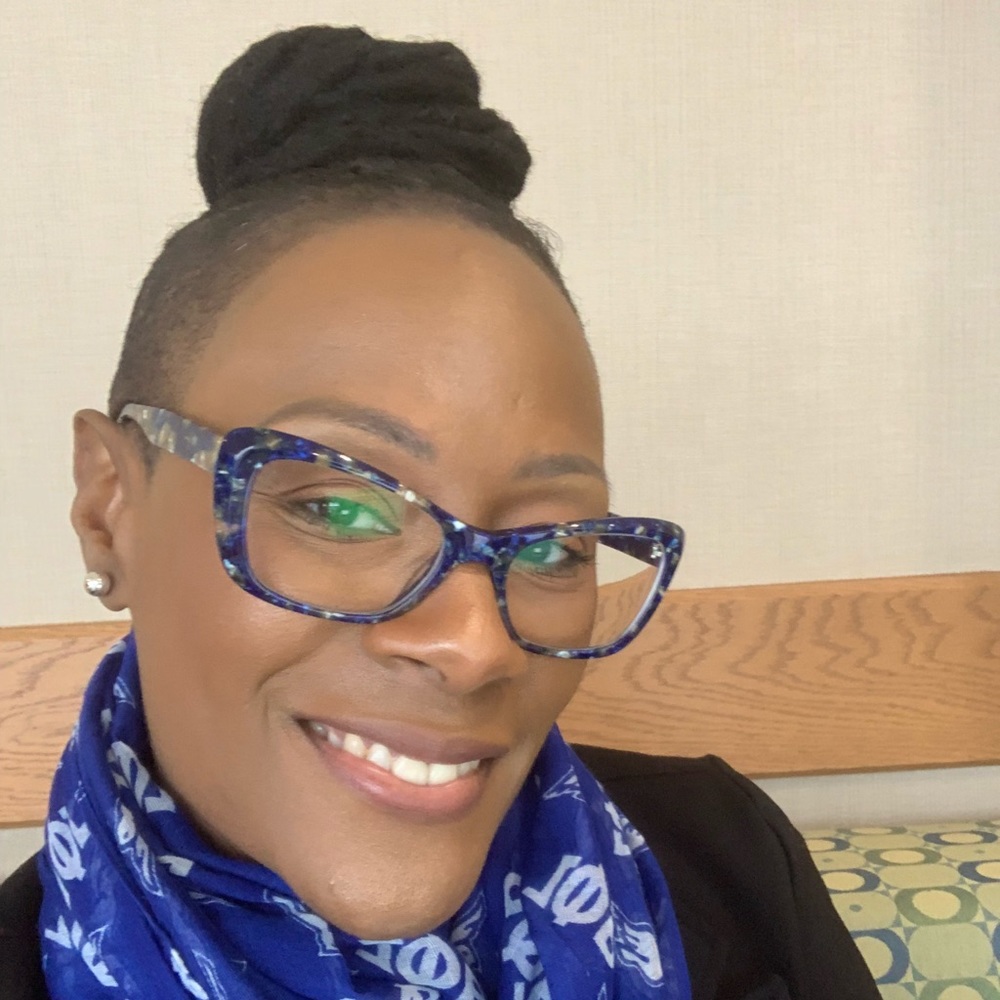 Meet your Posher, Dee